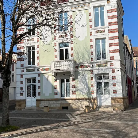 3 Etoiles Confort, Pres Des Thermes, Avec Toit-terrasse Ensoleille A - Fr-1-611-97 Holiday home Bourbonne-les-Bains